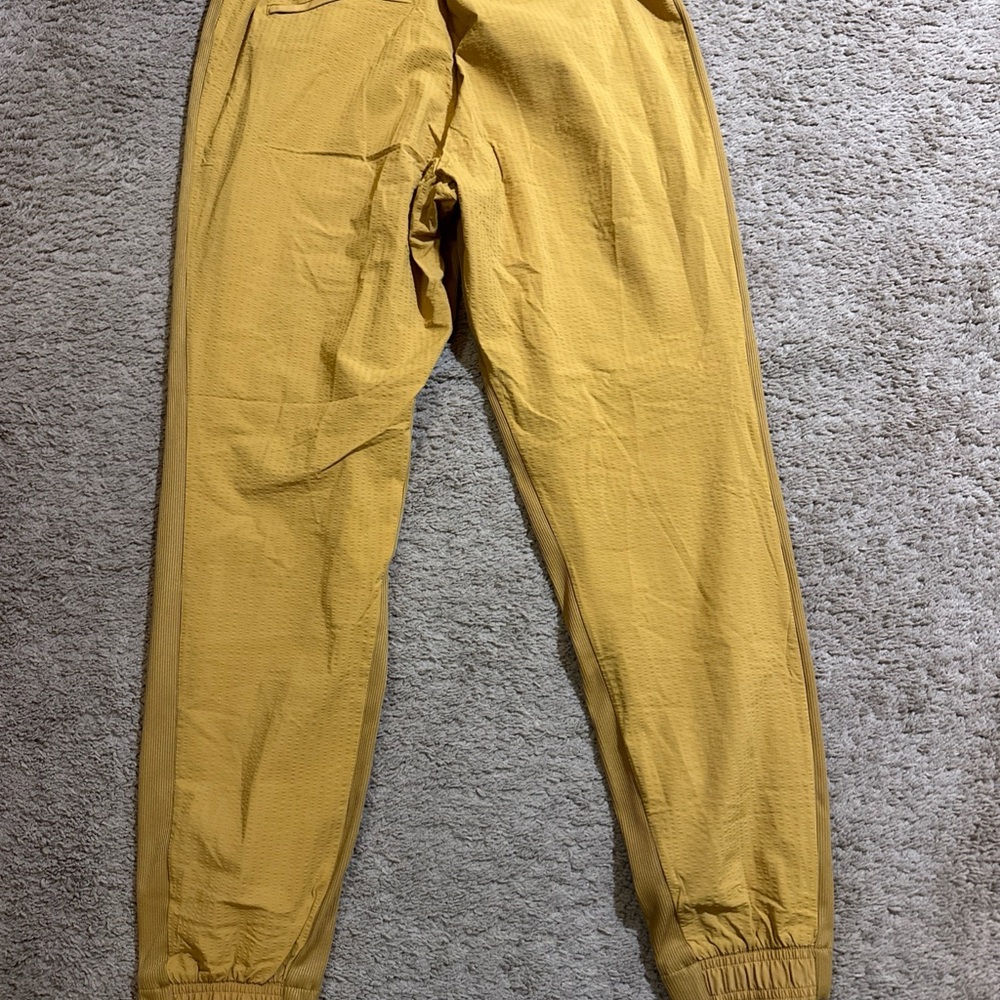 Athleta Textured Brooklyn Jogger Pants Size 6 Womens Tuscan Gold Color Casual - Picture 7 of 9